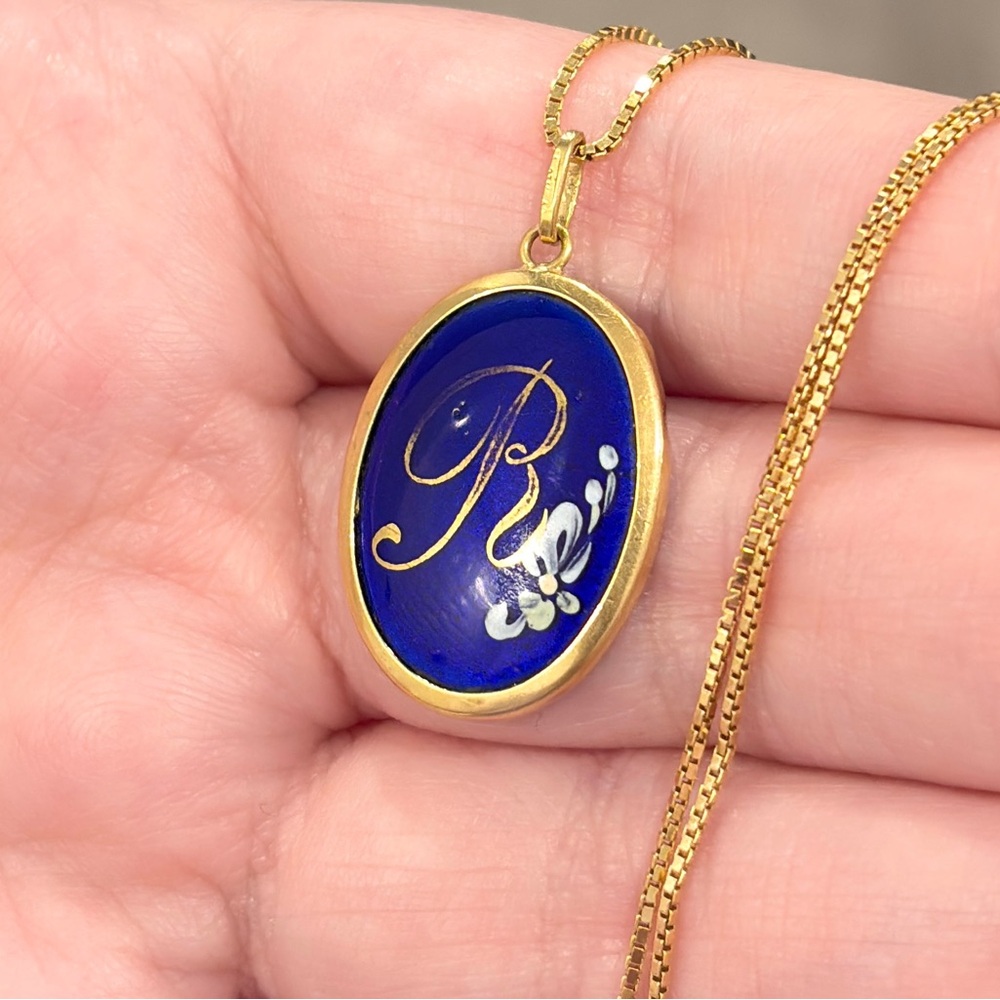 Vintage 18K R Monogram Pendant, Antique Dark Blue Enamel, Gold Floral - Picture 11 of 17